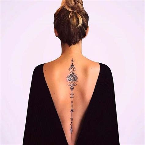 tatouage femme colonne vertébrale|Top 10 des plus beaux tatouages pour la colonne。